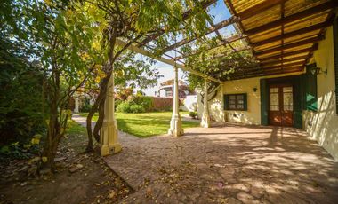 Venta casa en Alberdi de 4 dormitorios y gran terreno