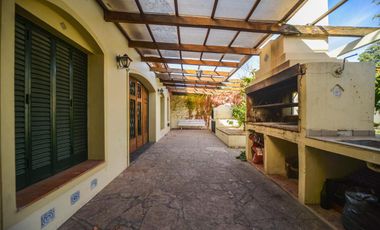 Venta casa en Alberdi de 4 dormitorios y gran terreno