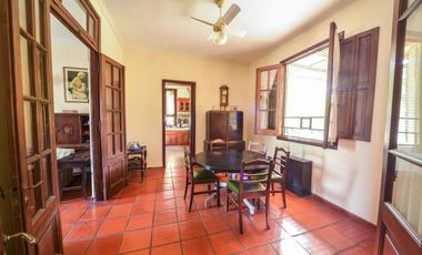 Venta casa en Alberdi de 4 dormitorios y gran terreno