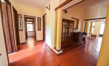 Venta casa en Alberdi de 4 dormitorios y gran terreno