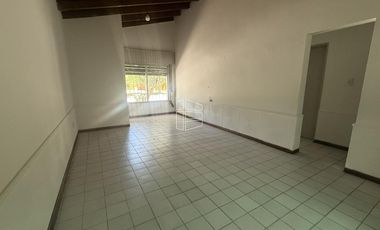 Alquiler - Casa en Zona Centro - 2 Dormitorios - A075