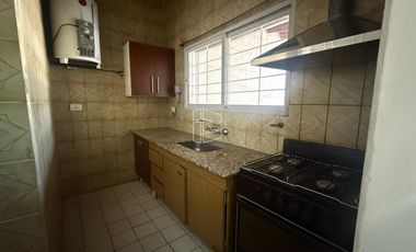 Alquiler - Casa en Zona Centro - 2 Dormitorios - A075