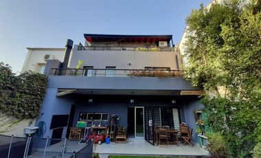 Venta Casa 6 Amb Luminosa en Martinez Pileta Parque Parrilla Cochera fija cub
