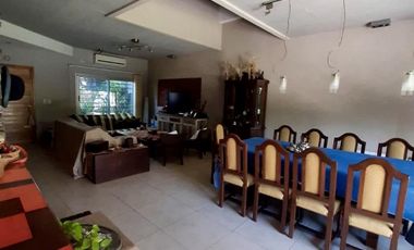 Venta Casa 6 Amb Luminosa en Martinez Pileta Parque Parrilla Cochera fija cub