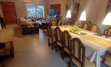 Venta Casa 6 Amb Luminosa en Martinez Pileta Parque Parrilla Cochera fija cub