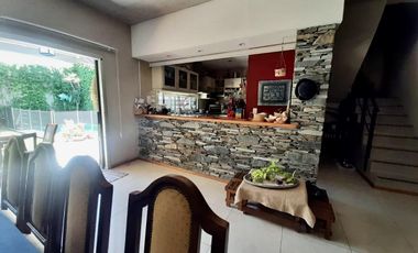Venta Casa 6 Amb Luminosa en Martinez Pileta Parque Parrilla Cochera fija cub