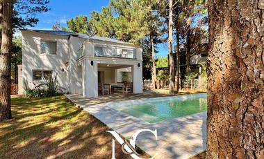 Casa en  venta de 6 ambientes en Costa Esmeralda