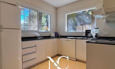 Casa en  venta de 6 ambientes en Costa Esmeralda