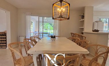 Casa en  venta de 6 ambientes en Costa Esmeralda