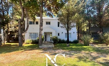 Casa en  venta de 6 ambientes en Costa Esmeralda