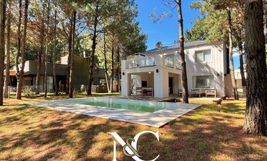 Casa en  venta de 6 ambientes en Costa Esmeralda