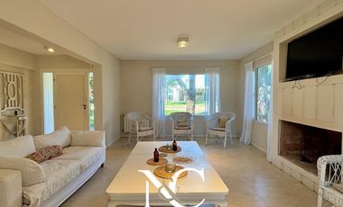 Casa en  venta de 6 ambientes en Costa Esmeralda