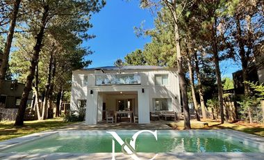 Casa en  venta de 6 ambientes en Costa Esmeralda