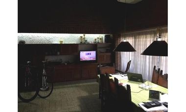 VENTA CHALET 4 AMB 267 M2 JARDIN VALENTIN ALSINA LANUS