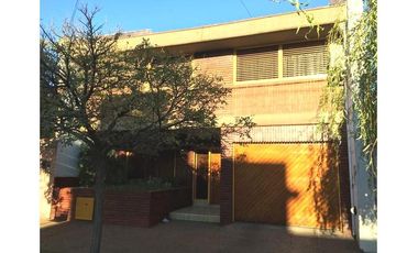 VENTA CHALET 4 AMB 267 M2 JARDIN VALENTIN ALSINA LANUS