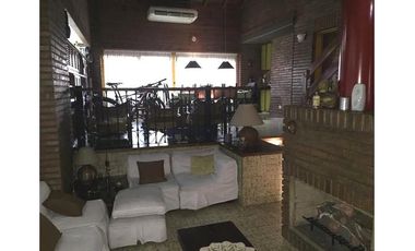 VENTA CHALET 4 AMB 267 M2 JARDIN VALENTIN ALSINA LANUS