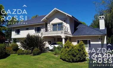 Excelente casa en doble a la venta en Saint Thomas Sur