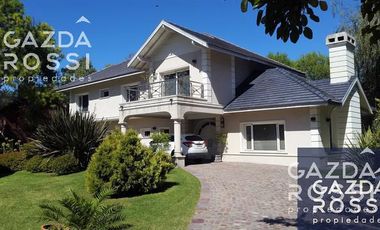 Excelente casa en doble a la venta en Saint Thomas Sur