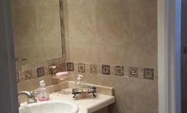 Excelente casa en doble a la venta en Saint Thomas Sur