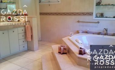 Excelente casa en doble a la venta en Saint Thomas Sur