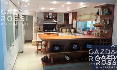 Excelente casa en doble a la venta en Saint Thomas Sur