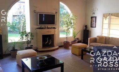 Excelente casa en doble a la venta en Saint Thomas Sur