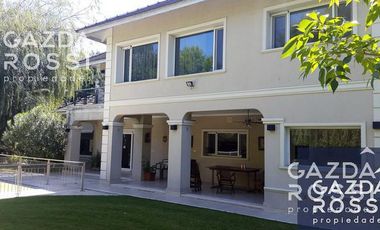 Excelente casa en doble a la venta en Saint Thomas Sur