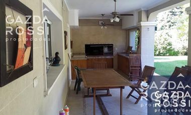 Excelente casa en doble a la venta en Saint Thomas Sur