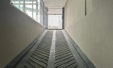 Excelente edificio a estrenar - 1200 m2 - 15 cocheras - Local comercial   Oficinas.