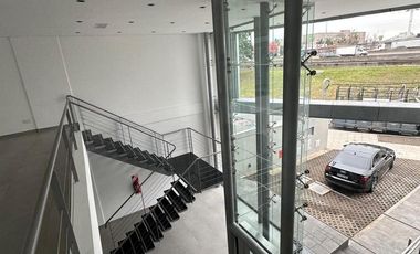 Excelente edificio a estrenar - 1200 m2 - 15 cocheras - Local comercial   Oficinas.