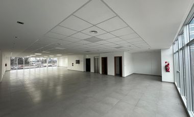 Excelente edificio a estrenar - 1200 m2 - 15 cocheras - Local comercial   Oficinas.