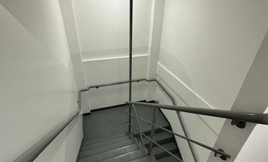 Excelente edificio a estrenar - 1200 m2 - 15 cocheras - Local comercial   Oficinas.