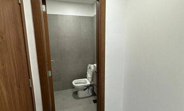 Excelente edificio a estrenar - 1200 m2 - 15 cocheras - Local comercial   Oficinas.