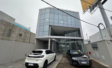 Excelente edificio a estrenar - 1200 m2 - 15 cocheras - Local comercial   Oficinas.