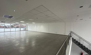 Excelente edificio a estrenar - 1200 m2 - 15 cocheras - Local comercial   Oficinas.