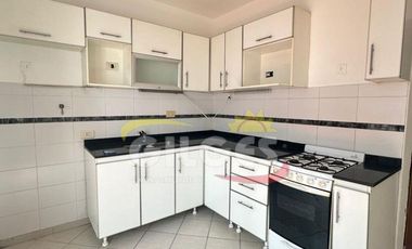 Alquiler de Duplex 3 Ambientes en 2 plantas en Ramos Mejia Con patio, Muy Buen Estado