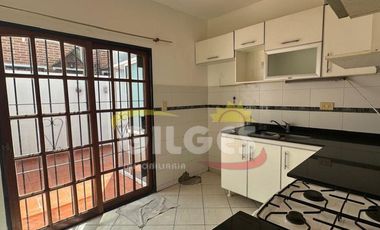Alquiler de Duplex 3 Ambientes en 2 plantas en Ramos Mejia Con patio, Muy Buen Estado