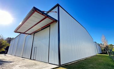 Alquiler A estrenar Deposito Nave Industrial 1380m2 U$S 6 x metro cub