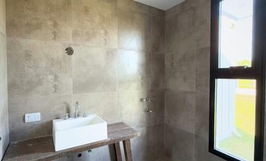 CASA 4 AMBIENTES EN VENTA, BARRIO PRADERAS I, LOS CARDALES