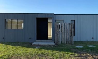 CASA 4 AMBIENTES EN VENTA, BARRIO PRADERAS I, LOS CARDALES