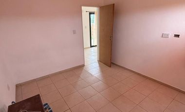 Casa en alquiler 2 dormitorios, M. Romero, La Plata