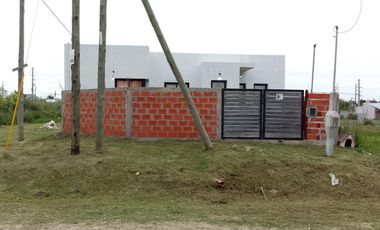 Casa en alquiler 2 dormitorios, M. Romero, La Plata