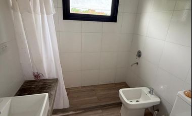 Casa en alquiler 2 dormitorios, M. Romero, La Plata