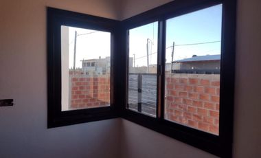 Casa en alquiler 2 dormitorios, M. Romero, La Plata