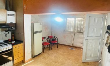 Casa de pasillo unico 2 dormitorios patio y terraza