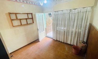 Casa de pasillo unico 2 dormitorios patio y terraza