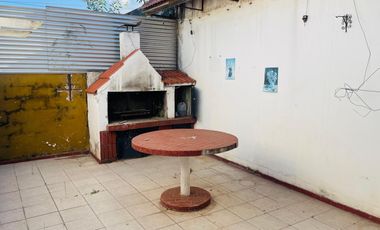 Casa de pasillo unico 2 dormitorios patio y terraza