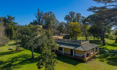 Estancia de 1830 con 42 has y cancha de polo a 50km del mar
