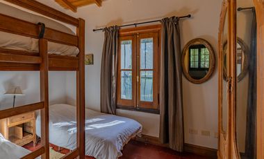 Estancia de 1830 con 42 has y cancha de polo a 50km del mar