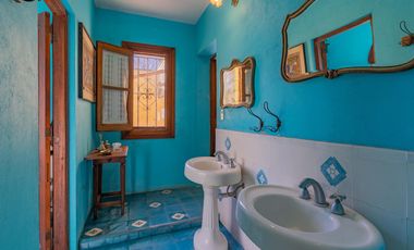 Estancia de 1830 con 42 has y cancha de polo a 50km del mar